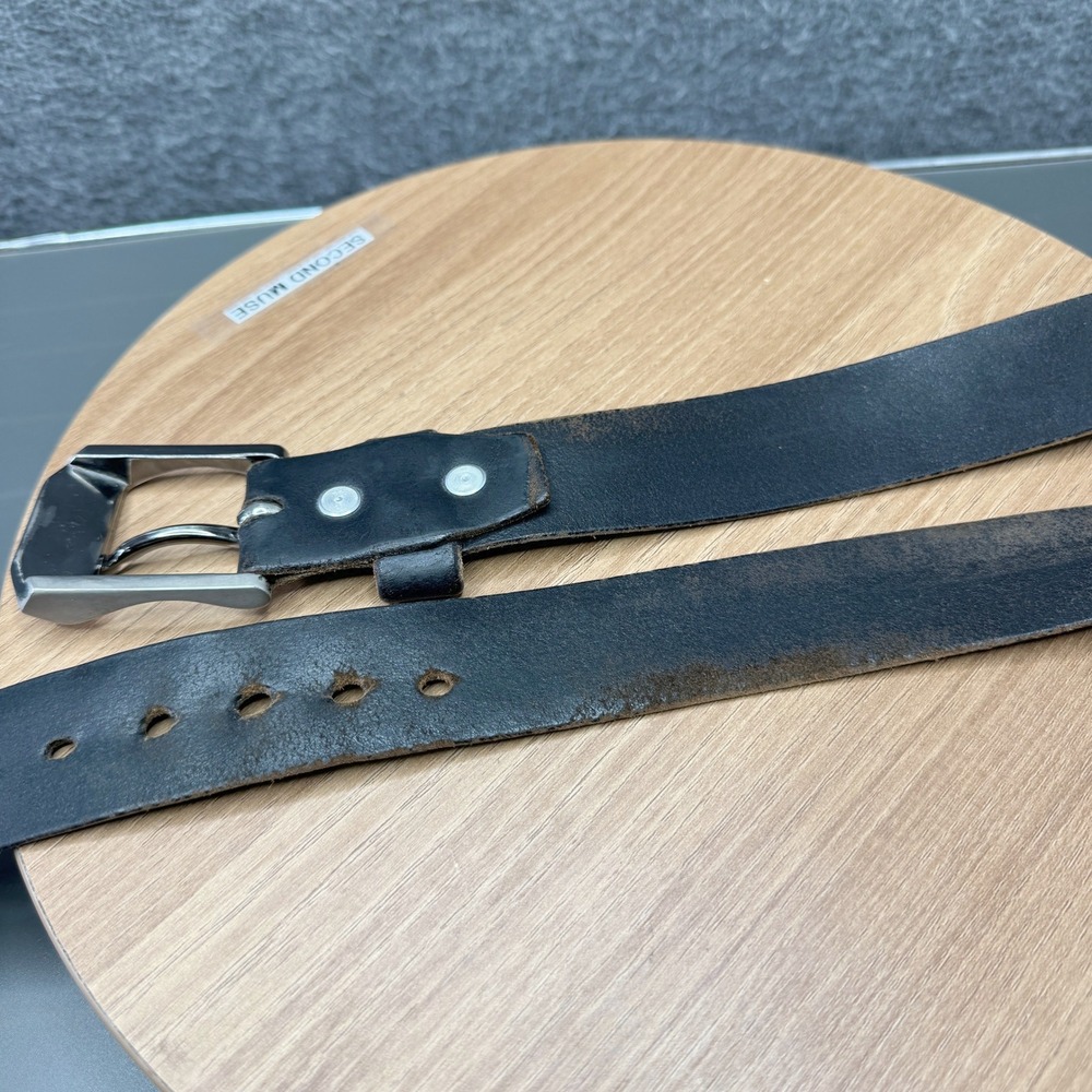 Levi Strauss Mens Italian Leather Belt Black Silver Buckle Size 40 **Well Worn** - Picture 9 of 12